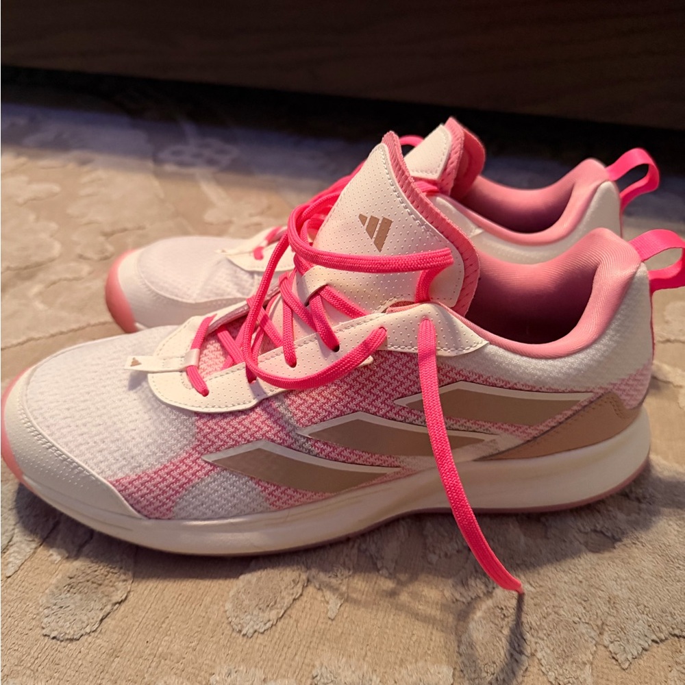 Women’s Avaflash Adidas court shoe